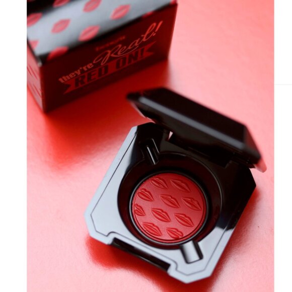 NWT-Benefit They're Real Red On! Sexy Matte Lip Color Rouge, 1.2g/0.04oz - Picture 1 of 2